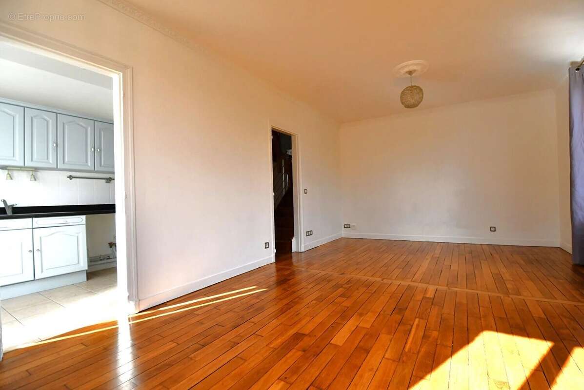 Appartement situé sur le bas CHATOU 4 pièces de 80 m2 au sol - photo 5