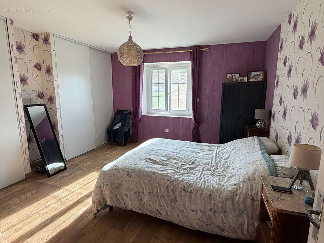 Maison à LACROISILLE