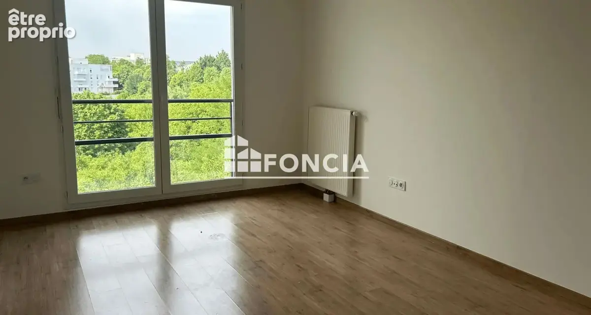 Découvre cet agréable T2, situé au 3e étage avec ascenseur, offrant une vue dégagée et un cadre pratique - photo 2