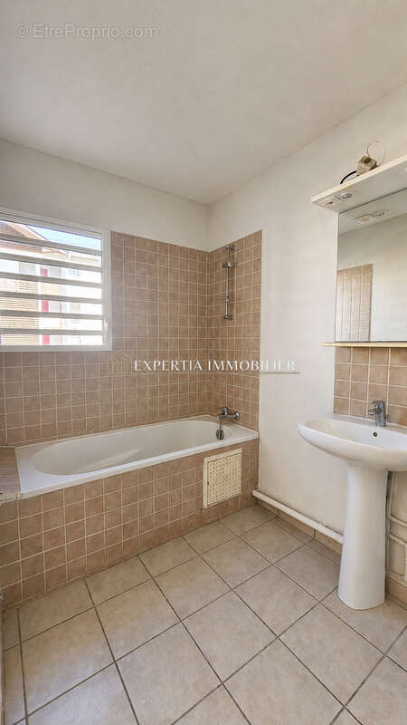 Cayenne : grand appartement avec terrasse à acheter - photo 6