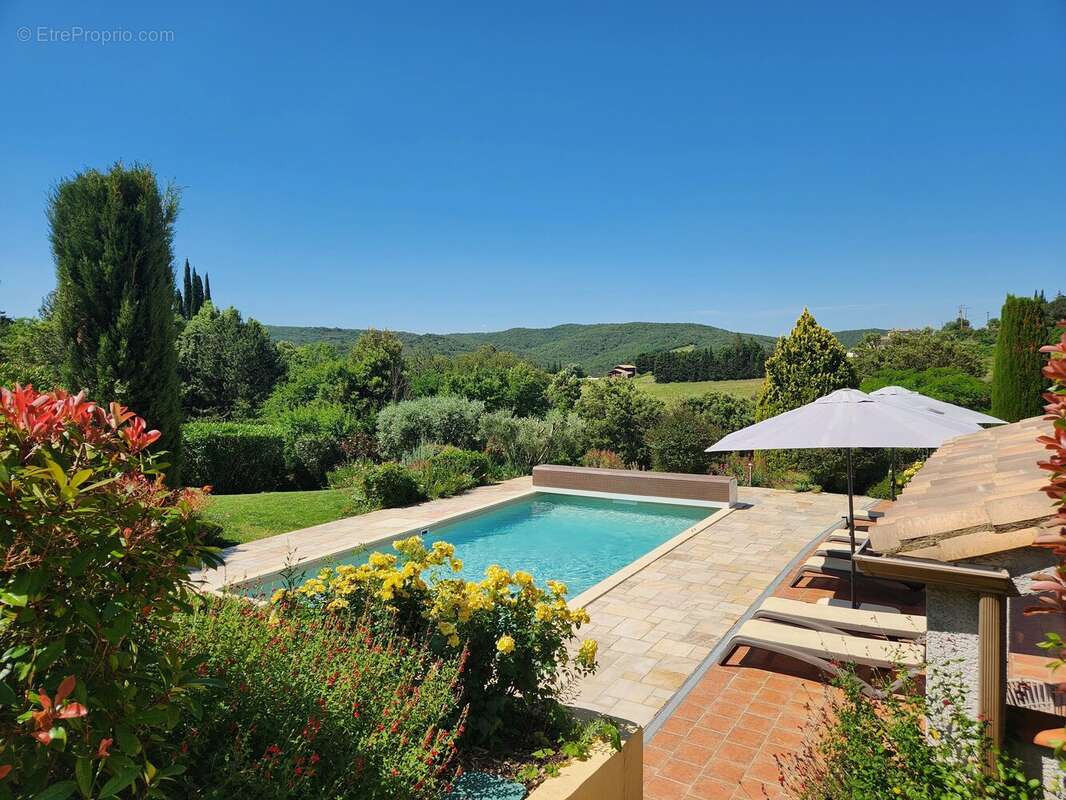 Superbe Villa de Campagne Alliant Luxe Moderne et un Magnifique Terrain - photo 2