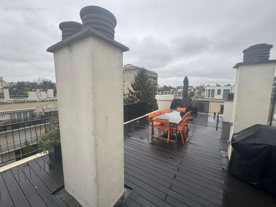 Appartement à NEUILLY-SUR-SEINE