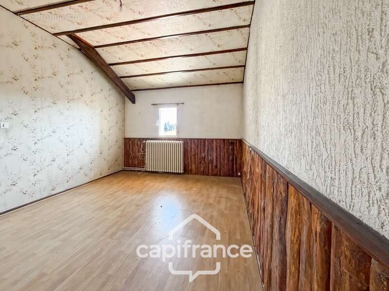 Maison familiale de 174 m² avec fort potentiel – Saint-Rambert-d'Albon (26) - photo 16