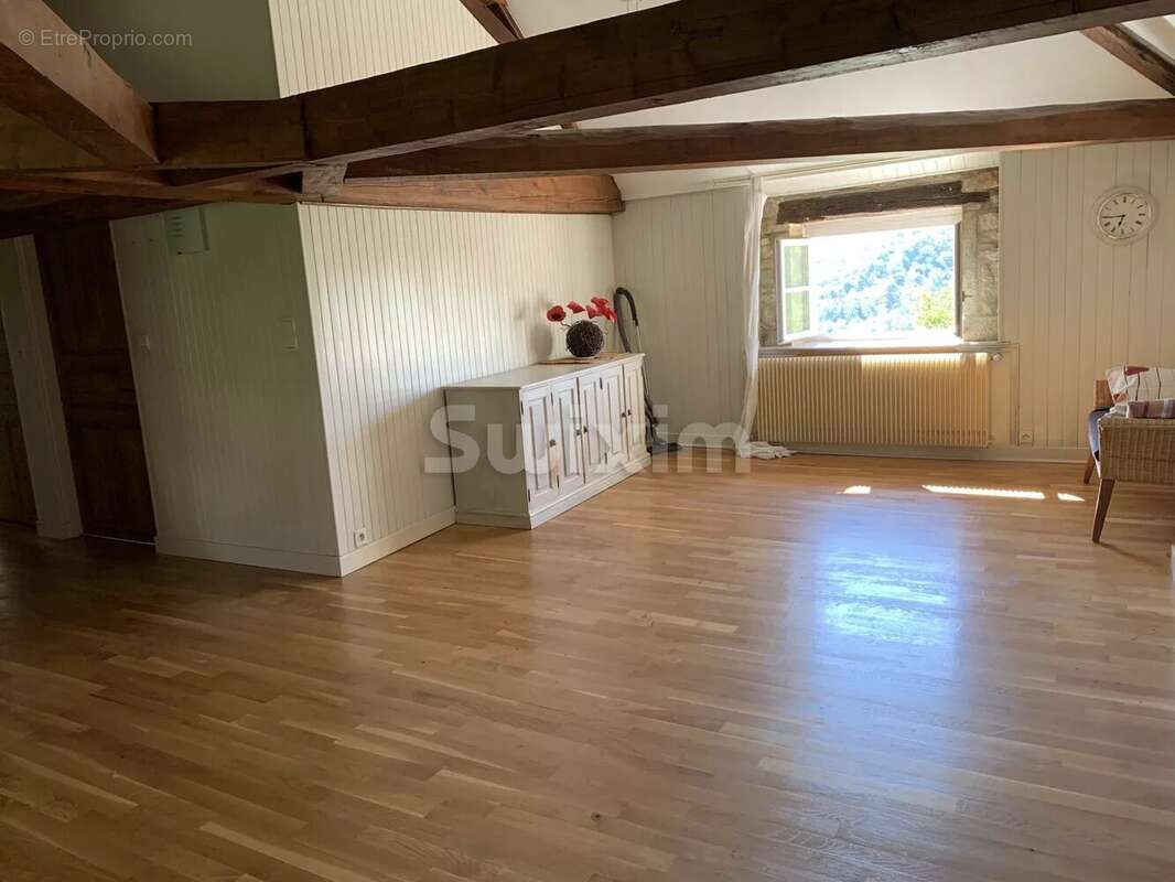 Maison à CULLES-LES-ROCHES