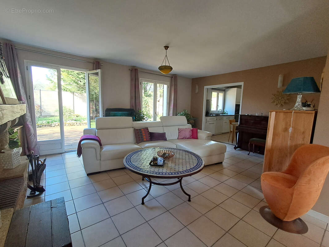 Maison à LA QUEUE-LES-YVELINES