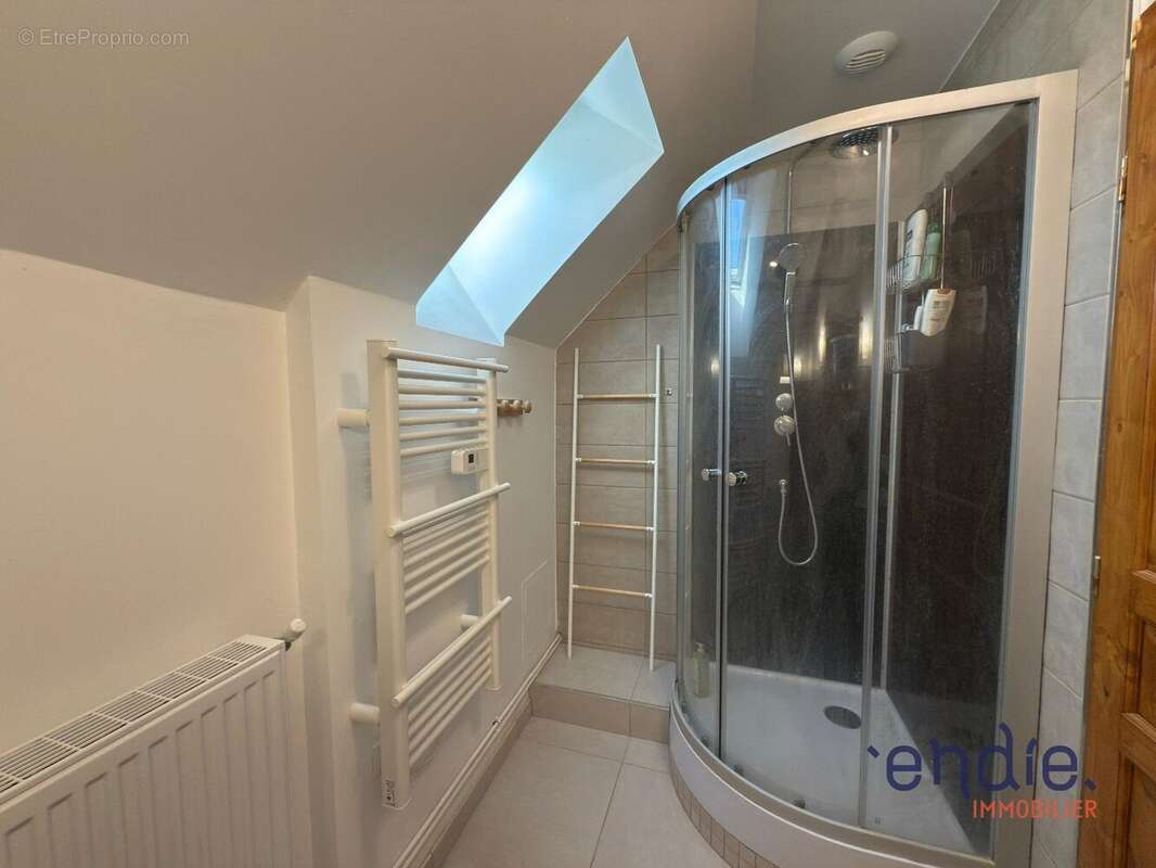 Longere type f8 rehabilitee avec grange et jardin! - photo 13