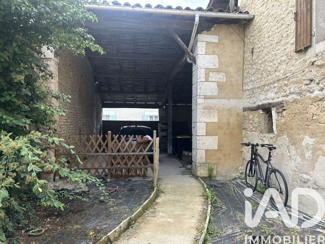 Maison 120 m² à Saint-Martial  - photo 4