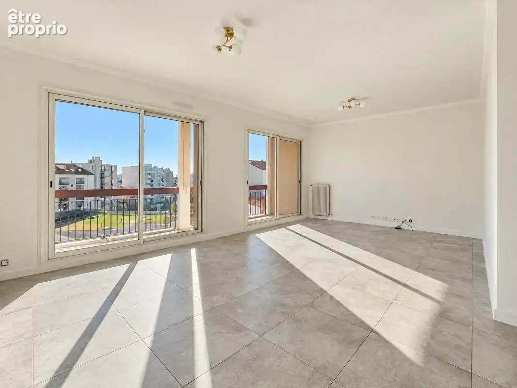 Appartement - 2 Chambres - 2 Balcons - Place de Parking en sous sol - Cave - Jolie vue dégagée - Proche toutes commodités - photo 5