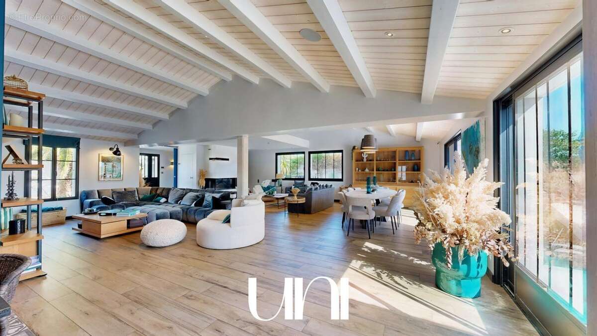 Maison 5 pièces de 277 m2 avec piscine et dépendance - Le-Bois-Plage-en-Ré - photo 7