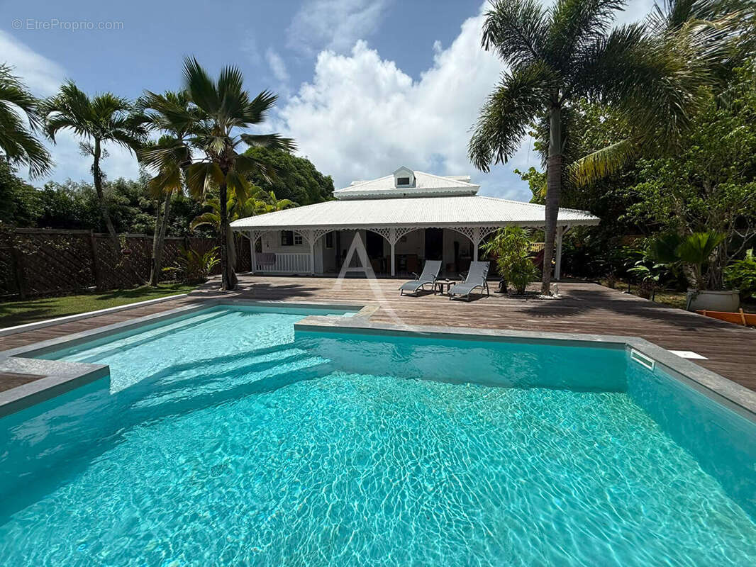 Villa à fort potentiel avec grand terrain et piscine - photo 2