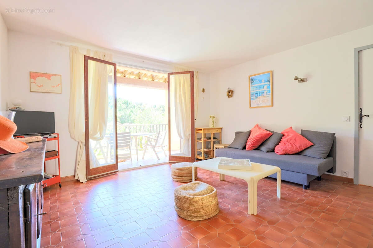 Appartement à LA LONDE-LES-MAURES