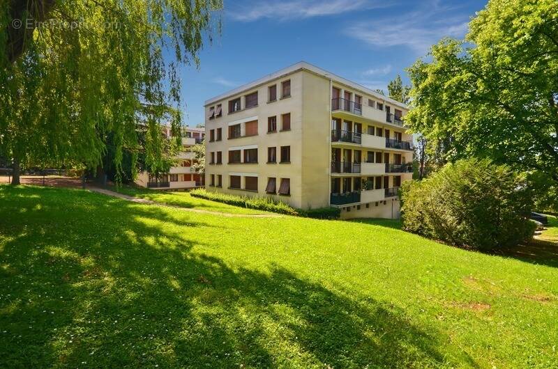 Appartement à FRESNES