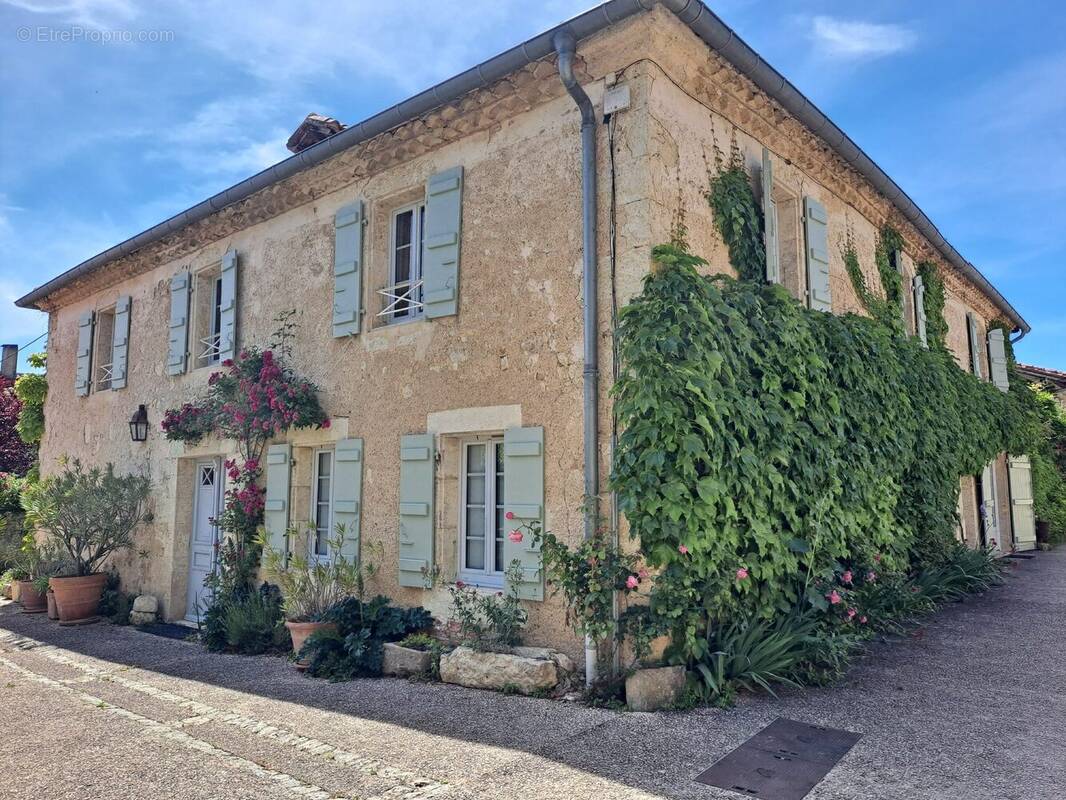 Maison à VIC-FEZENSAC