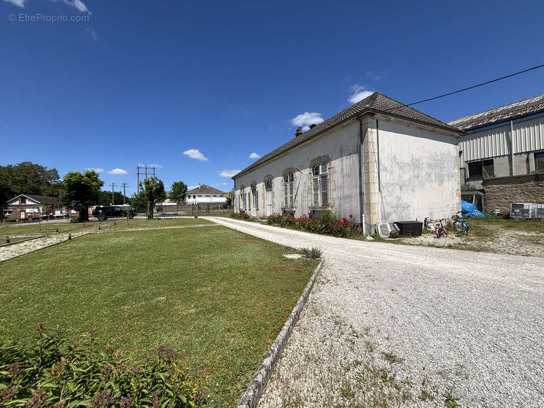 Maison à SAINTE-COLOMBE-SUR-SEINE