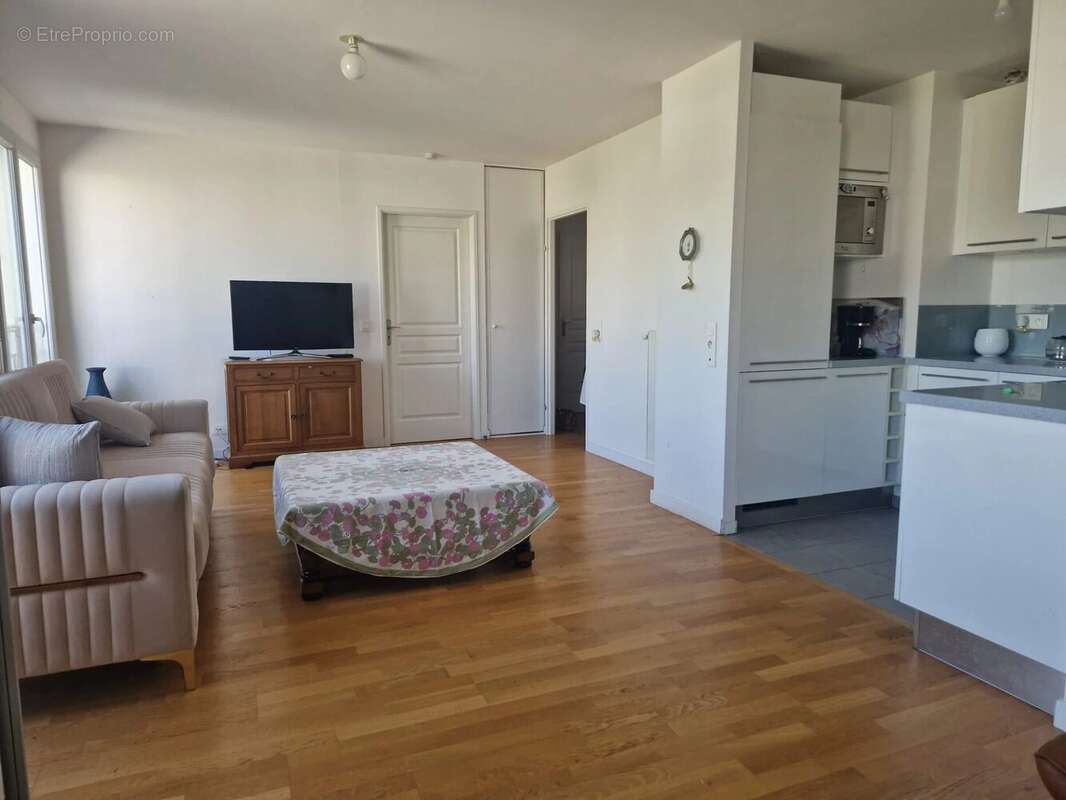 Appartement à VOISINS-LE-BRETONNEUX