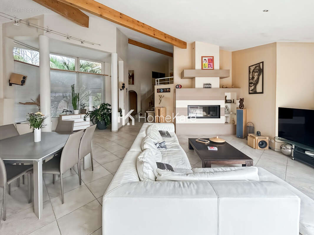 Maison à MONTAIGUT-SUR-SAVE