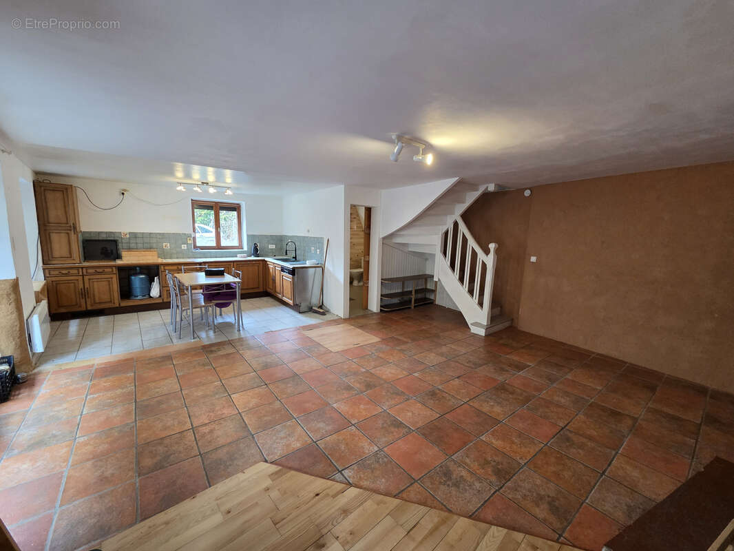 Autre à CHAMPAGNAC-LE-VIEUX