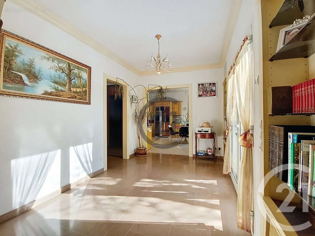 Maison 205 m² à Soucy  - photo 6