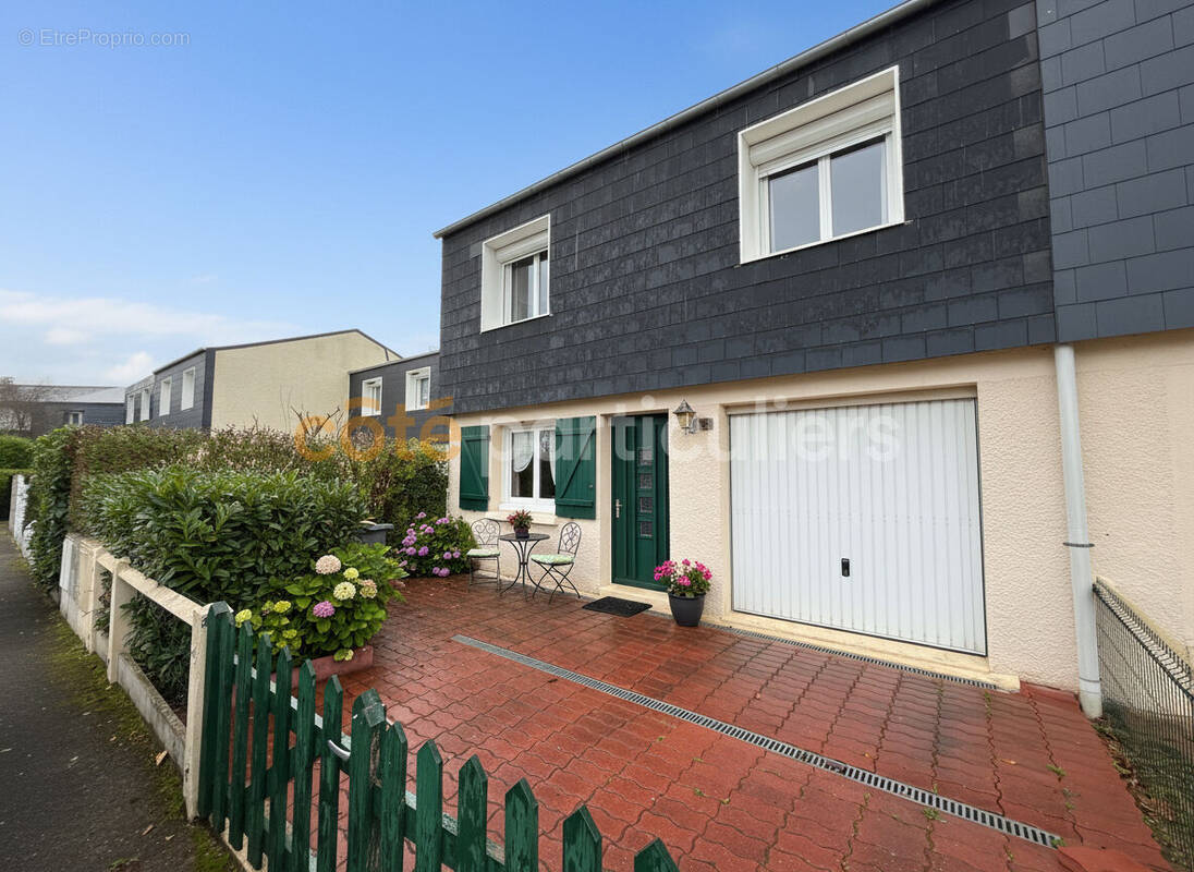 Maison à SAINT-SEBASTIEN-DE-MORSENT