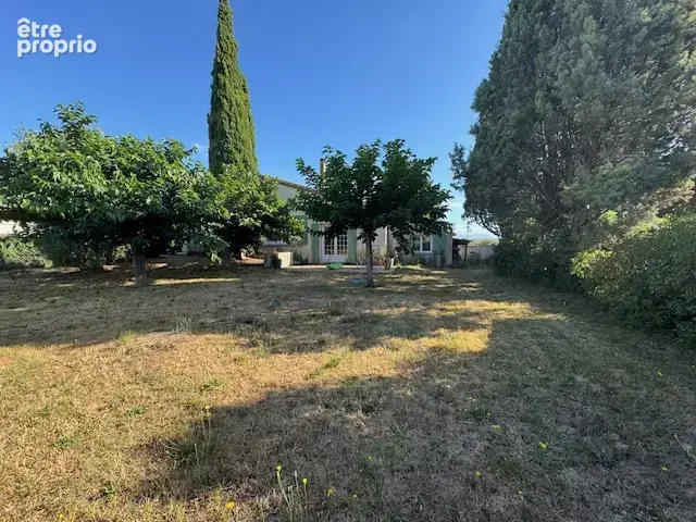 Maison familiale de 205m2 sur un terrain entièrement clos de 2200m2 - photo 4