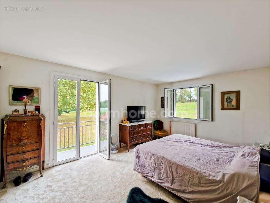 Maison de plus de 270M2 à vendre 9 pièces-5 chambres-piscine- HABAS (40) - photo 12