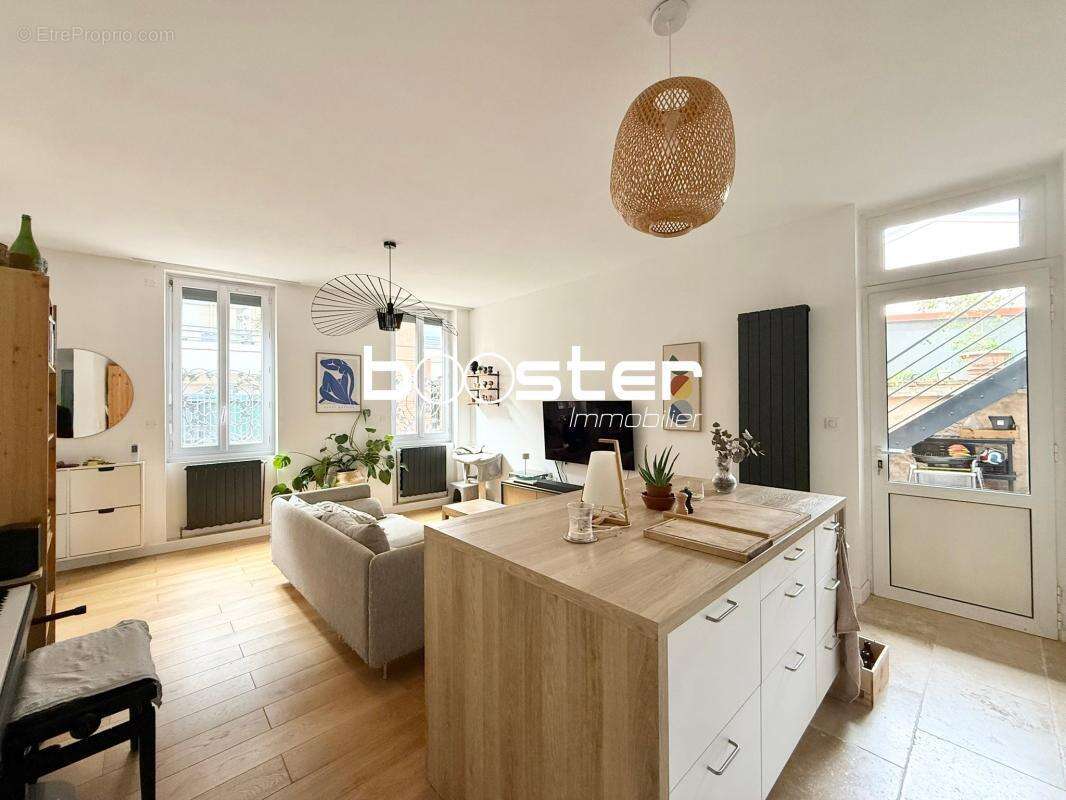 Coup de cœur assuré – Magnifique Appartement 3 Pièces rénové avec charme au cœur de Saint-Cyprien - photo 2