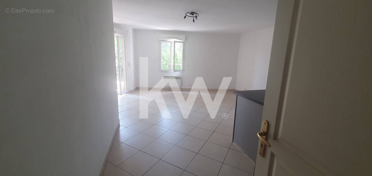 Salon-Séjour - Appartement à DRAGUIGNAN