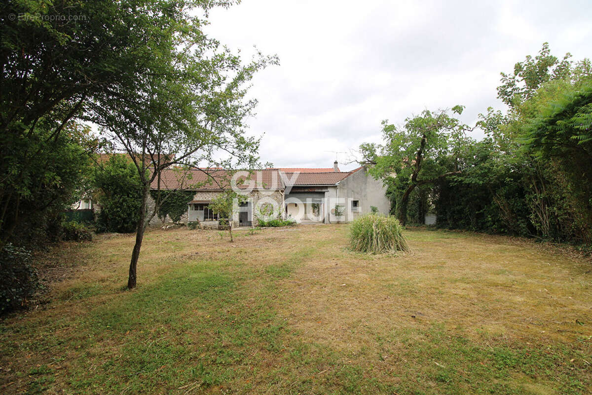 Maison à EVRY-GREGY-SUR-YERRE