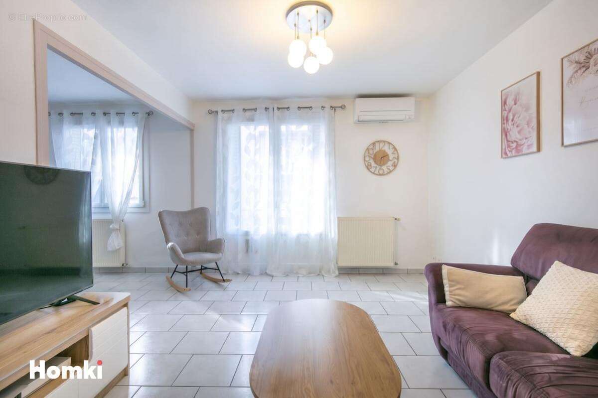 Appartement à FONTAINE