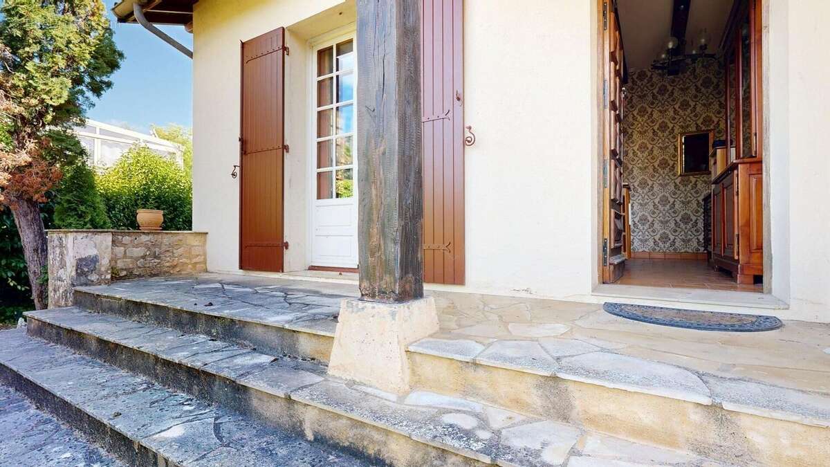 Contemporaine de plain-pied avec jardin à proximité des commerces ! - photo 14