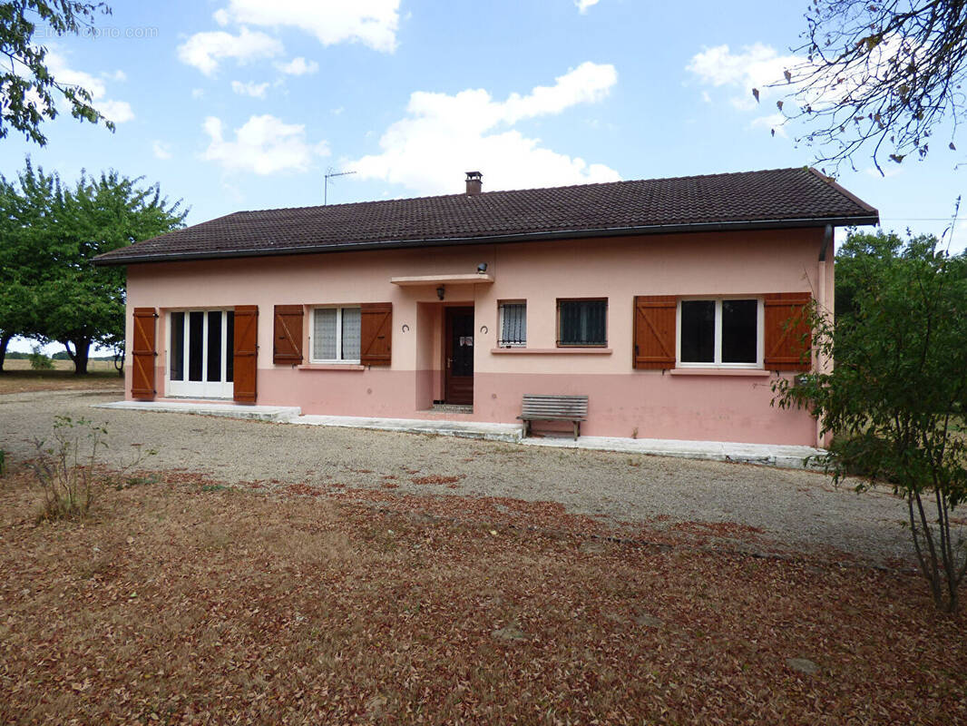 Maison à SAINT-TRIVIER-DE-COURTES