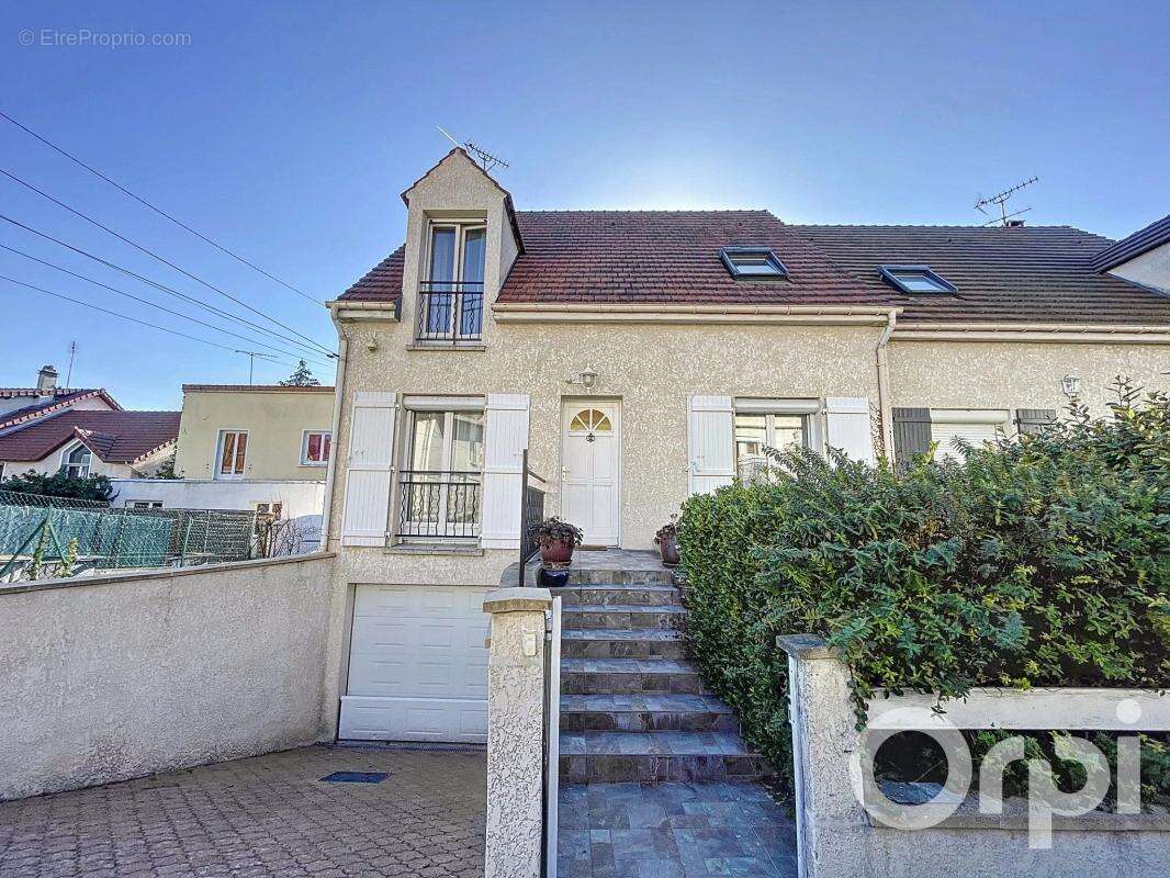 Maison à CHILLY-MAZARIN