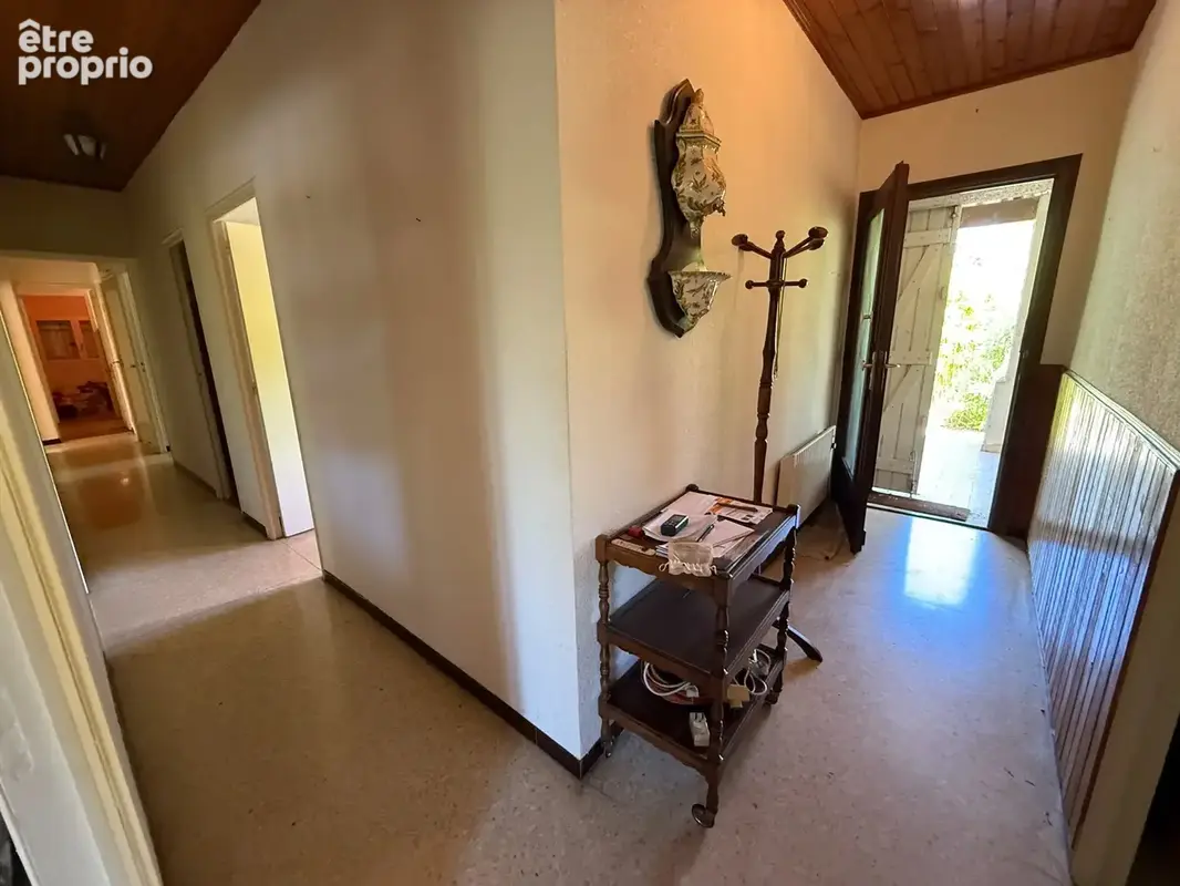 Maison de plain pied  avec piscine sur 2420 m2 de terrain arbore - photo 11