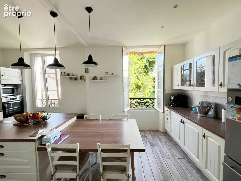 District de SENS, tout commerce à pied:  TRÈS JOLIE MAISON BOURGEOISE de 180 m2  son vaste salon et ses 4 cham - photo 8