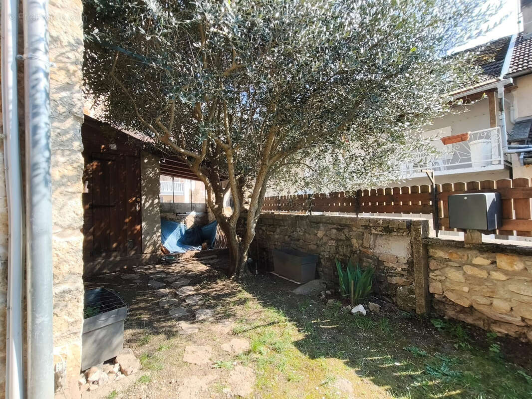 Maison à SERRIERES-DE-BRIORD