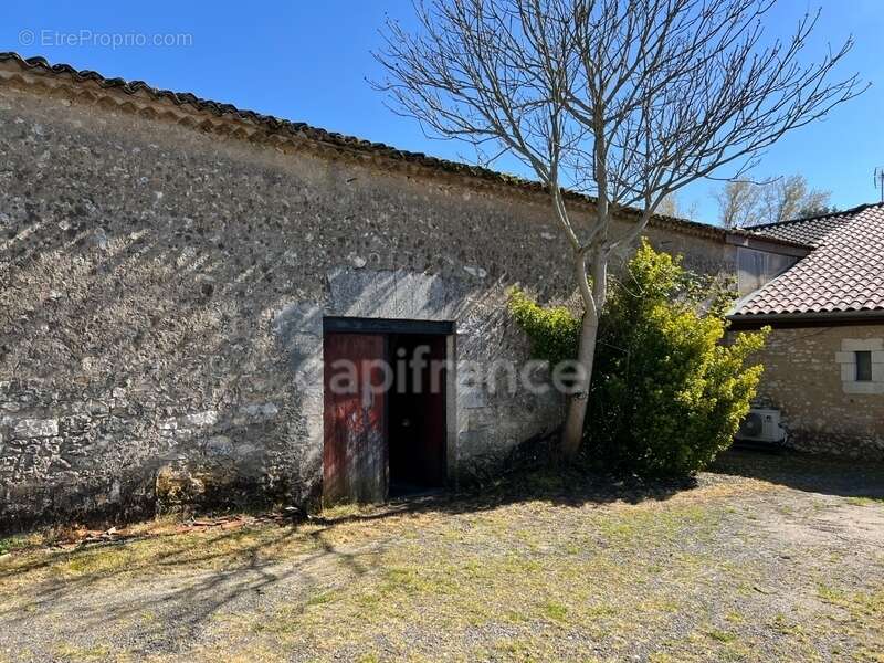 Ensemble immobilier de 131 m² - Terrain constructible et fort potentiel - Chepniers (17) - photo 12