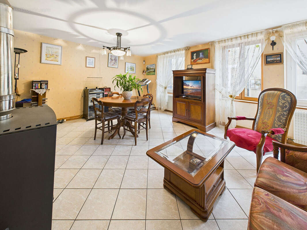 Maison à SAINT-MYON