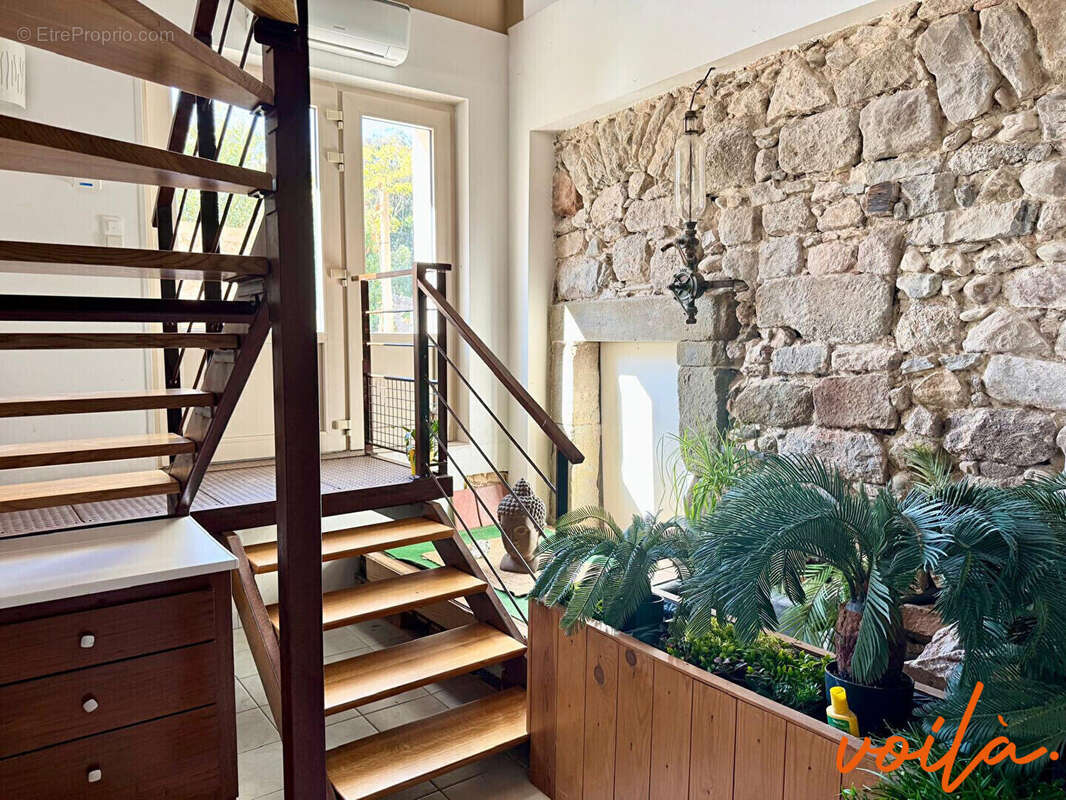REF : ATYPIQUE7-Maison en pierre, 5 chambres - appartement - local commercial - piscine - jardin - ancienne cave vigneronne - photo 8