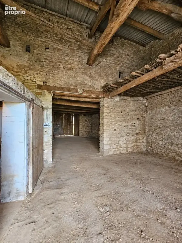 A vendre Grange de 226 m² – proche de Tournus - Uchizy  - Volumes exceptionnels et nombreuses possibilités - photo 2