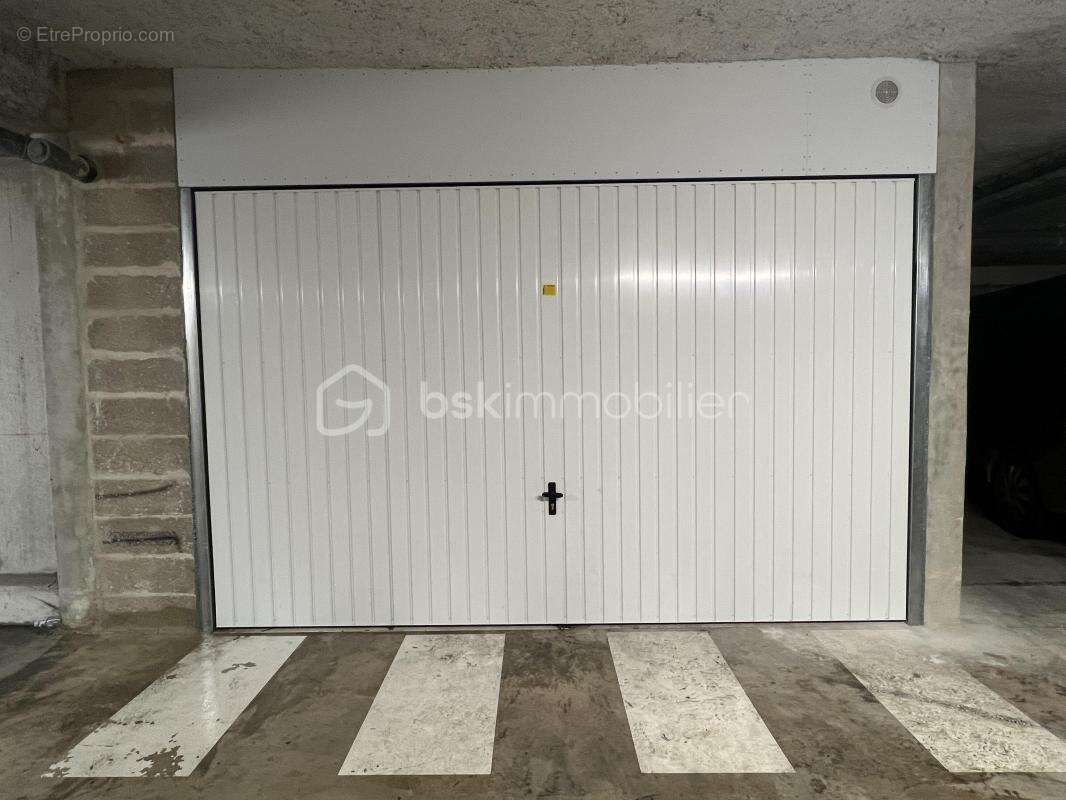 8 Box et 1 place de parking sur 167 m² + ou - - photo 18