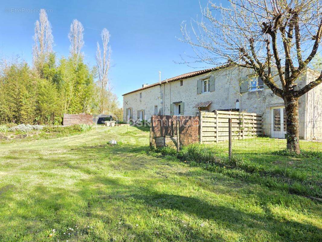 Maison en pierre + gite - etang- 2 piscines- parcelle 8745 m² -st pierre de clairac - photo 24