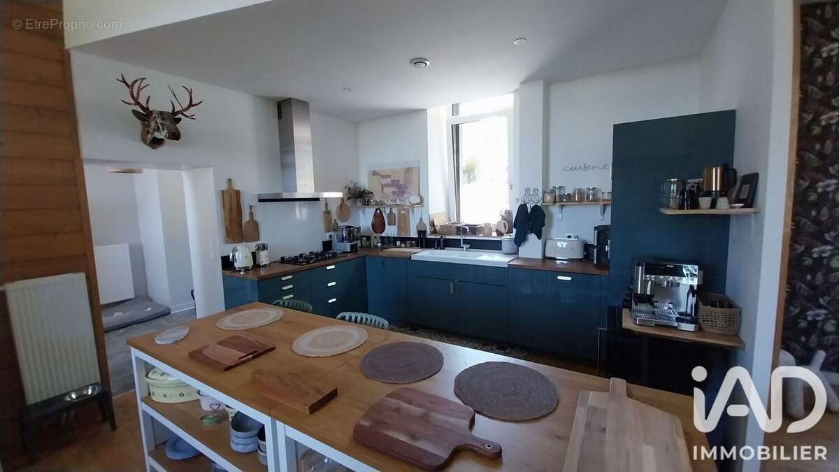 Maison 220 m² à Besse-Et-Saint-Anastaise  - photo 7