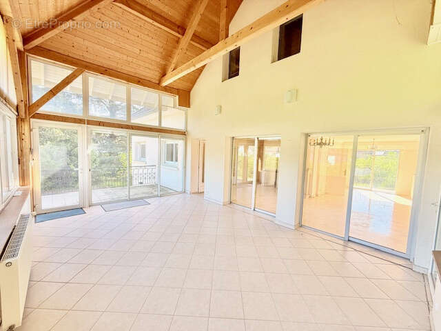 Maison à PREVESSIN-MOENS