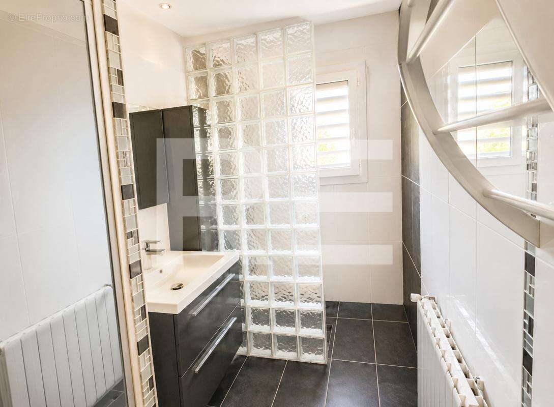 Maison individuelle de plain-pied avec piscine chauffée - photo 12