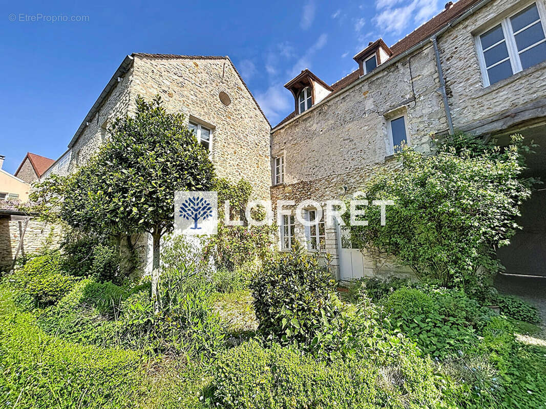 Maison à SAINT-NOM-LA-BRETECHE