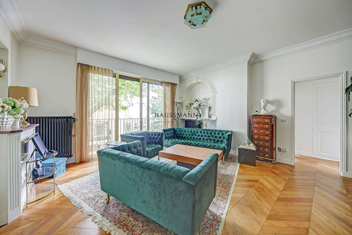 Appartement à NEUILLY-SUR-SEINE