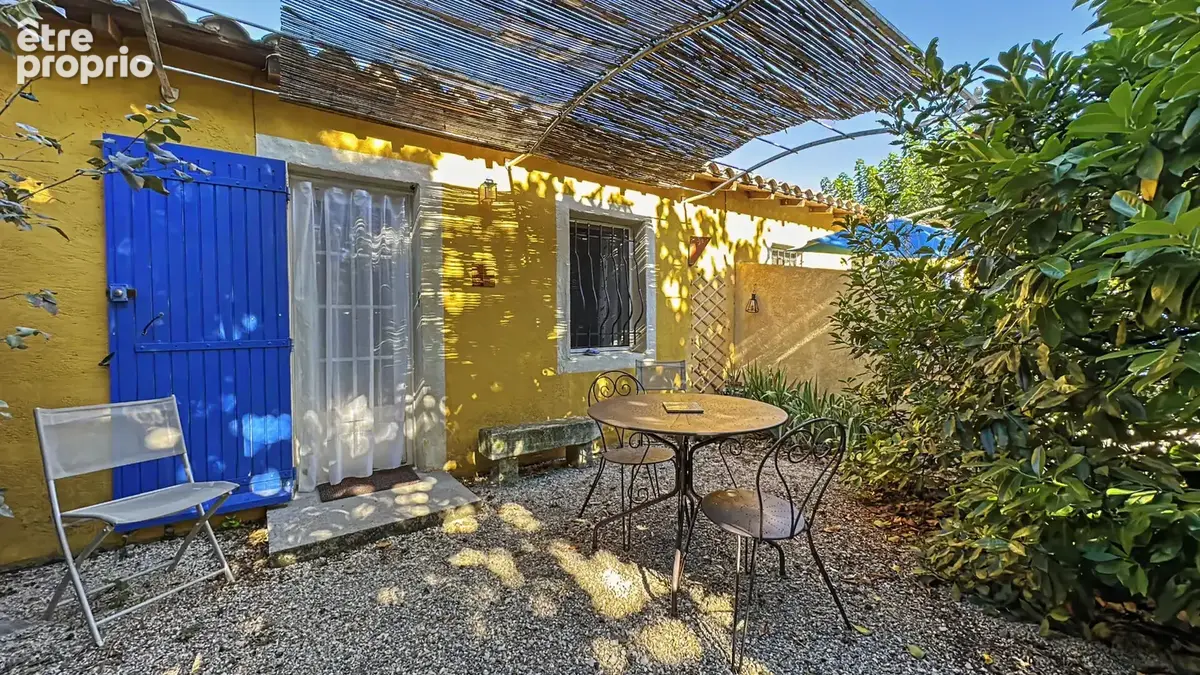 Mas en campagne d'Arles avec habitation familiale, deux gîtes, piscine, dépendances et grand jardin arboré - photo 3