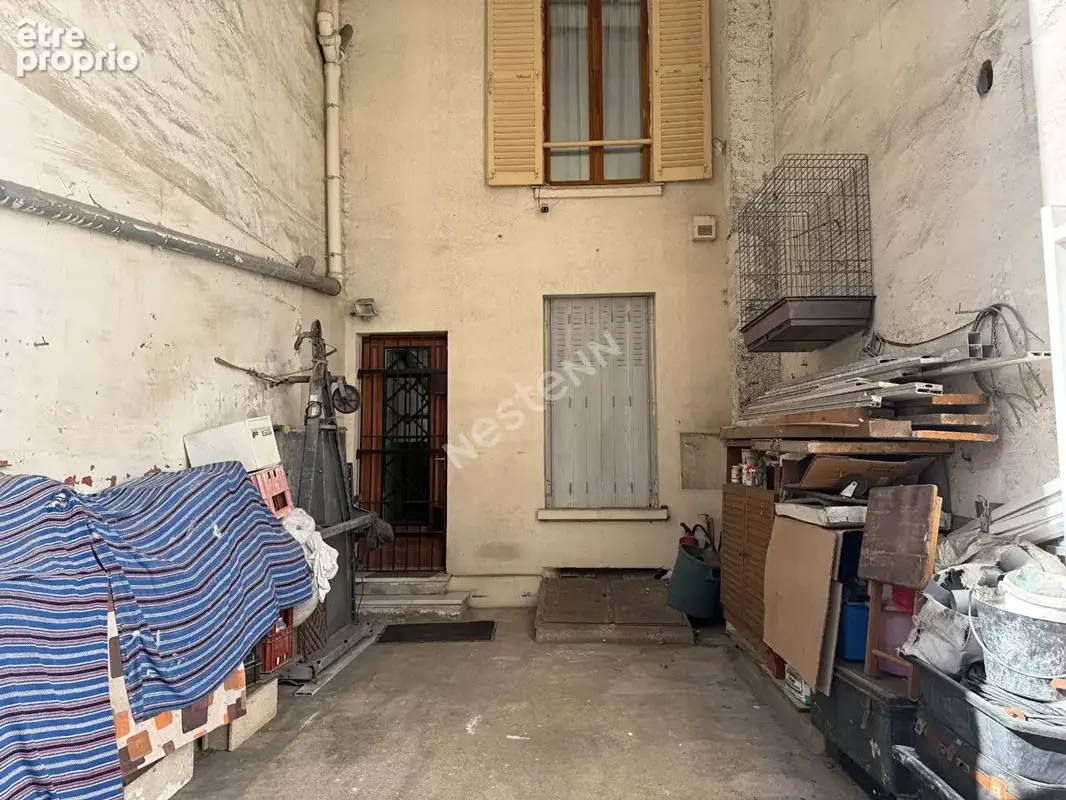 Montreuil, proche du metro, bien atypique entre la maison et l'appartement en duplex avec son entree independante et sa cour pri - photo 7