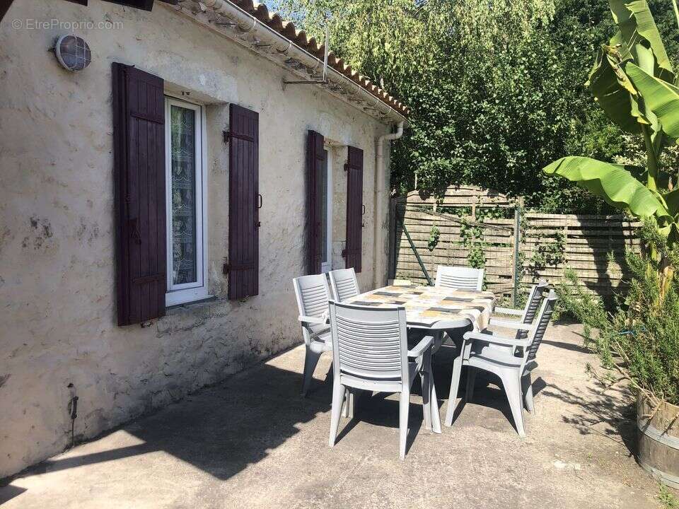 MAISON EN PIERRE 2 CHAMBRES JARDIN PUITS - Maison à SAINT-LAURENT-MEDOC
