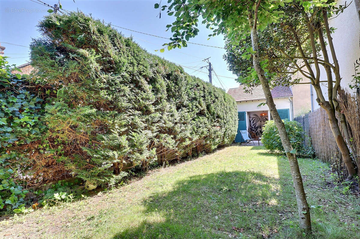 Beaucoup de cachet pour cette belle maison à Maisons Laffitte 4 pièce(s) 80 m2, 3 chambres, jardin, cave, parking ! - photo 15
